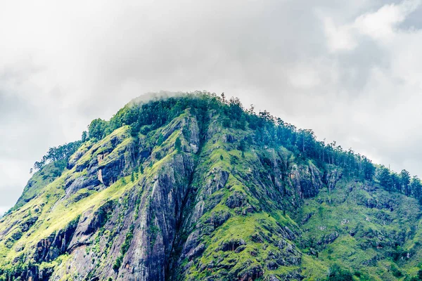 Vue panoramique du petit pic Adams au rocher Ella à Ella, Sri Lanka . — Photo