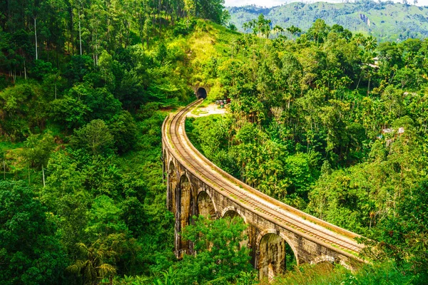 Weergave op negen bogen brug in Sri Lanka, Ella — Stockfoto