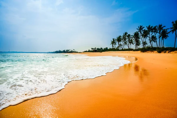 Tropical sandy beach next of Tangalle - Sri Lanka — Stock Photo, Image