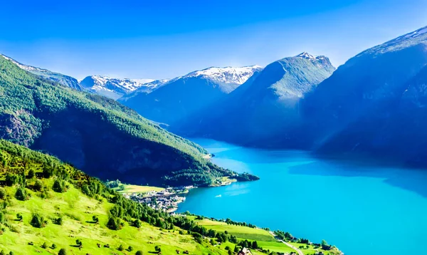 Aurlandfjord en Sognefjord vanuit Stegastein oogpunt, Noorwegen — Stockfoto