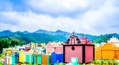 Chichicastenango şehri tarafından colerful mezarlığı-Guatemala 