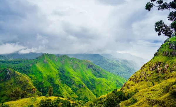 Vista desde el pico Adams hasta la roca Ella, Sri Lanka — Foto de Stock