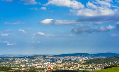 Bergdietikon'dan Zürih şehir manzarasına havadan bak