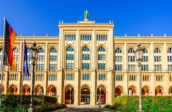 Byggnad av områdesregeringen av övreBayern, Munich — Stockfoto