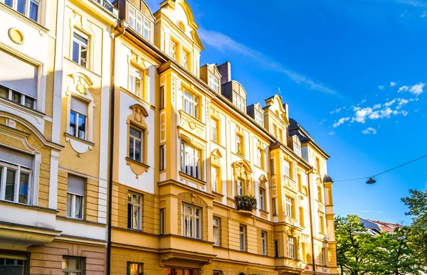 Вид на старі житлові будинки в Мюнхені, Німеччина Ліцензійні Стокові Фото