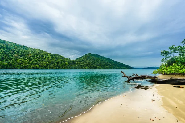 Vista de la playa tropical en el parque nacional natural Utria junto a Nuqui, Colombia — Foto de Stock