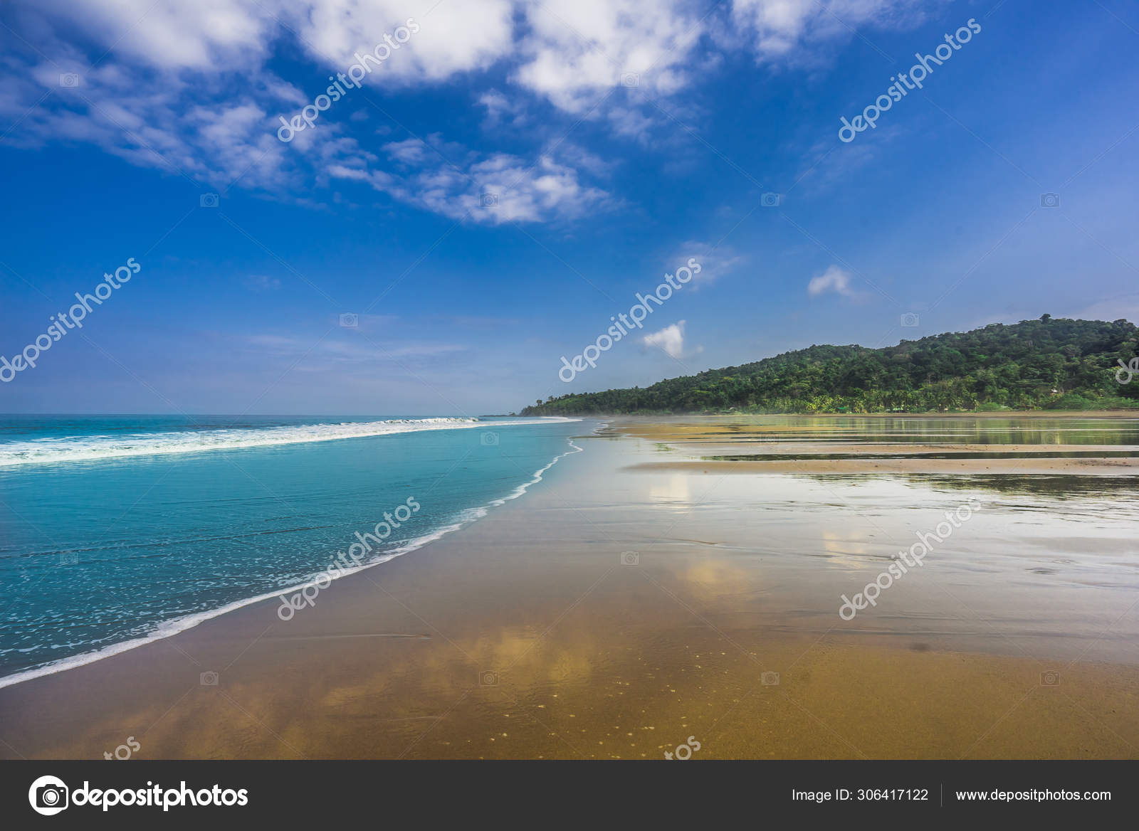 Tropical beach Almejal at the Pacific Ocean coast in Choco region by El  Valle next to Bahia Solano in Colombia — Stock Photo © StreetFlash  #306417122
