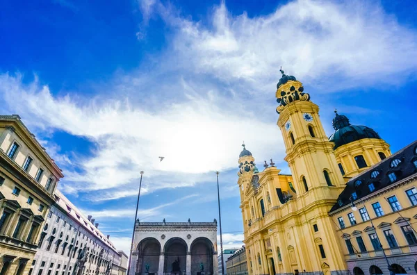 Vista sulla chiesa Theatiner di St. Cajetan a Monaco di Baviera, Germania — Foto Stock