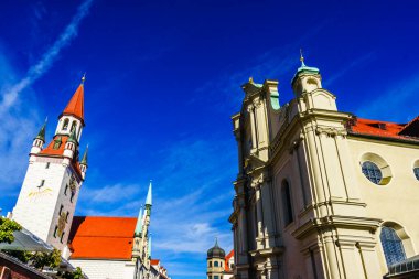 Almanya 'nın Münih kentindeki eski belediye binasının manzarası