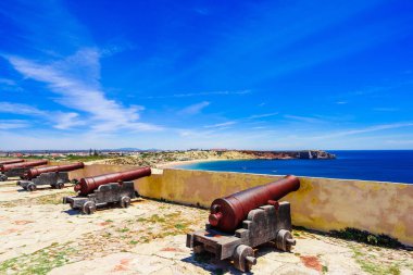 Cabo de S. Vincente, Sagres, Portekiz kalesindeki topları izleyin.