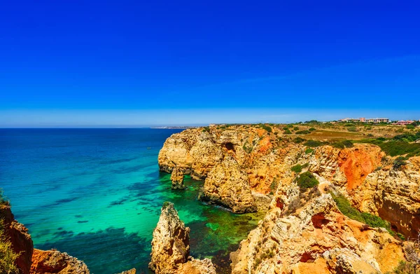 Uitzicht op prachtige kust door Praia do Barranco do Martinho — Stockfoto