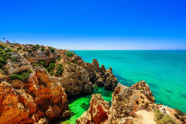 Widok na Farol da Ponta da Piedade - piękne wybrzeże Portugalii, Algarve — Zdjęcie stockowe