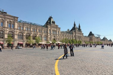 Moskova, Rusya - 12 Mayıs 2018: Sakız mağazadan Kızıl meydan