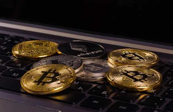 Cryptocurrency Монети Клавіатури Ноутбука Стокове Фото