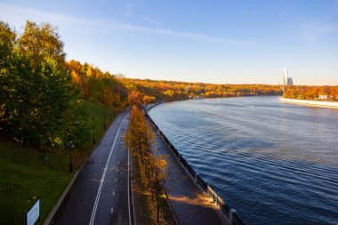 Park Ta Serçe Tepeleri'nde Moskova Nehri 