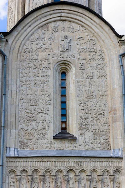 Prydnad på Dmitrovs katedral — Stockfoto