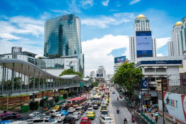 Bangkok, Tayland - 01,2018 çok Bangkok manzarası üzerinde Rajdamri Road, Pratunam insanlar.