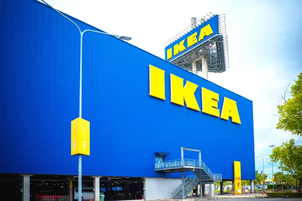 Ikea mobilya şirketi logosu dış yapı inşaatı üzerine