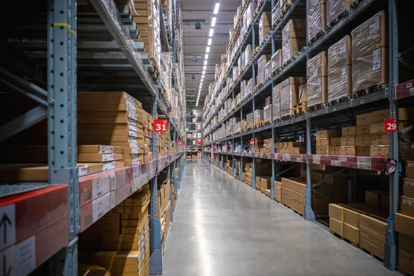 Ambar koridorda bir IKEA mağazası
