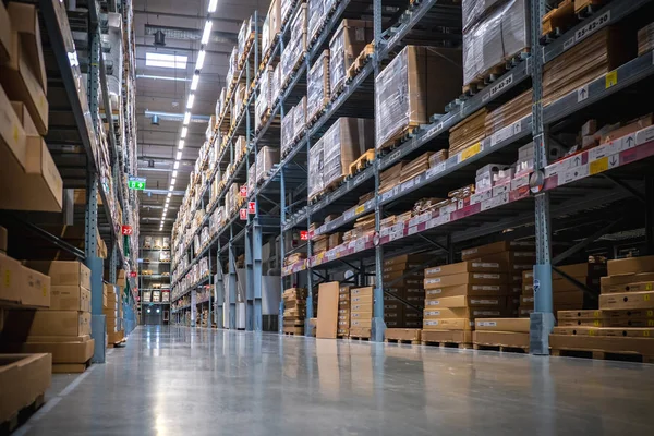 Ambar koridorda bir IKEA mağazası