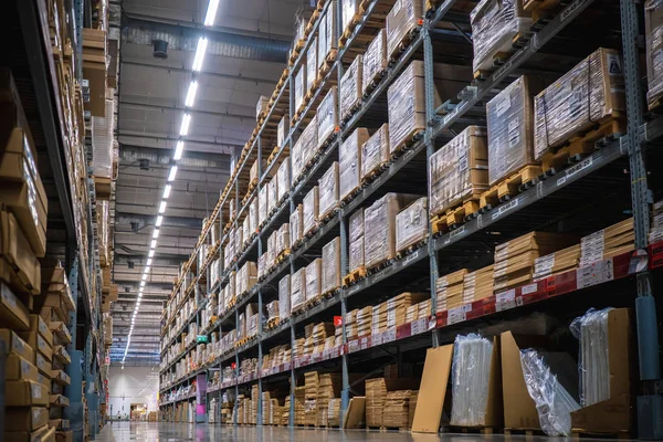 Ambar koridorda bir IKEA mağazası