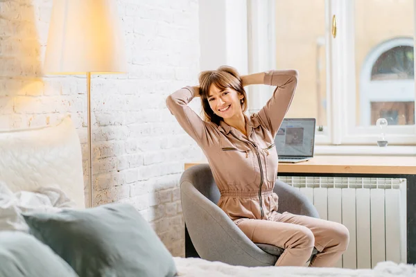 Despierta Concepto Trabajo Exitosa Mujer Negocios Feliz Freelancer Ropa Casual — Foto de Stock