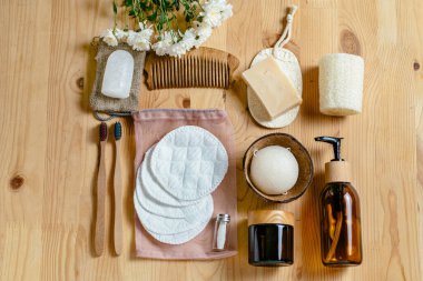 Sıfır atık, doğal organik banyo aletleri. Plastiksiz hayat yok. Ekolojik cilt bakımı, vücut tedavisi konsepti. Bilinçli Minimalizm Vegan Yaşam Tarzı. Yeniden Kullan Geri Dönüşümü Azalt