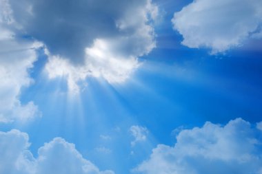 Sunbeam haze mavi gökyüzü üzerinde aracılığıyla