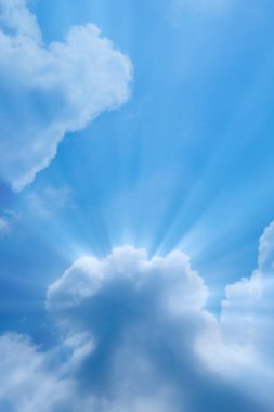 Sunbeam haze mavi gökyüzü üzerinde aracılığıyla