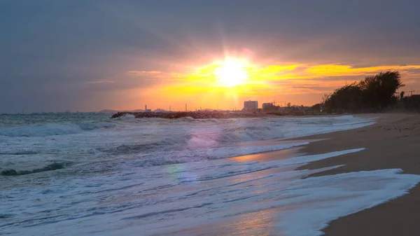 Hermosa puesta de sol playa — Foto de Stock