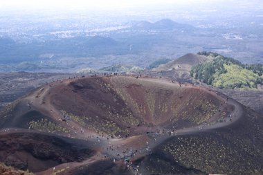 İtalya Sicilya'da Etna Yanardağı üzerinde Silvestri krater