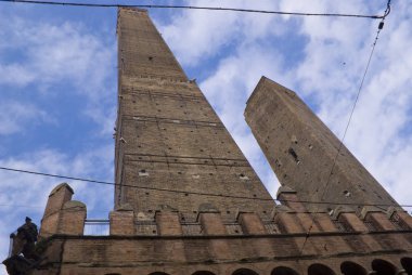 İtalya, Bologna 'daki Asinelli ve Garisenda Kulesi