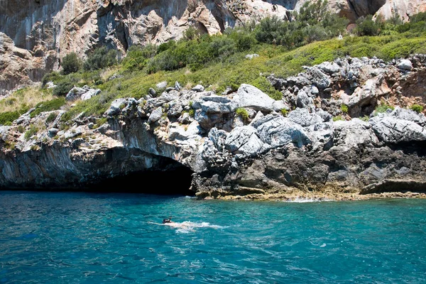 Θέα Της Γαλάζιας Σπηλιάς Στο Νησί Ντίνο Στην Καλαβρία Της — Φωτογραφία Αρχείου