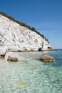 İtalya, Elba Adası 'ndaki Padulella plajı.