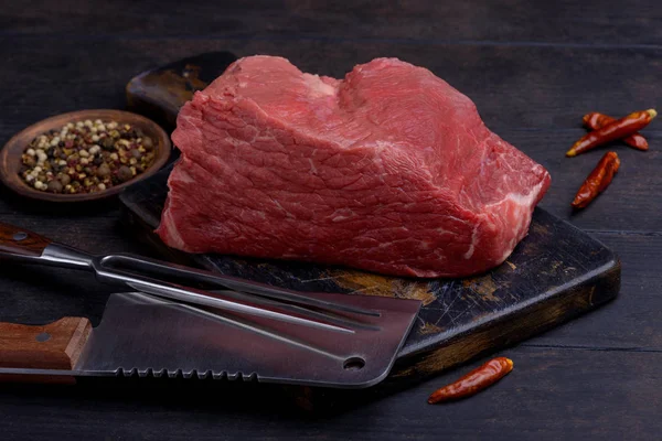 Groot Stuk Vlees Met Mes Vork Voor Het Snijden Voor — Stockfoto