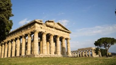Zaman atlamalı Paestum İtalya antik kalıntıları gün batımında