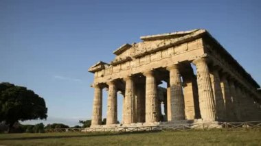 Zaman atlamalı Paestum İtalya antik kalıntıları gün batımında