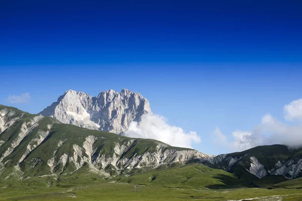 Gran Sasso Bisiklet turu Europa Apennines en yüksek Dağı manzarası