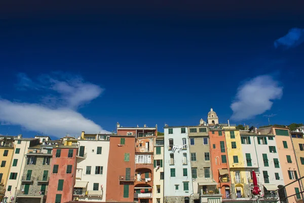Typische Architektur Der Portovenere Italien Gekennzeichnet Durch Bunte Häuser — Stockfoto
