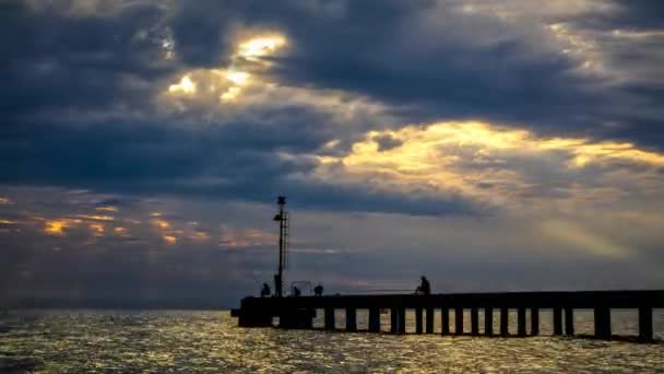 Pescadores Pequeño Muelle Cinquale Versilia Día Nublado — Vídeos de Stock