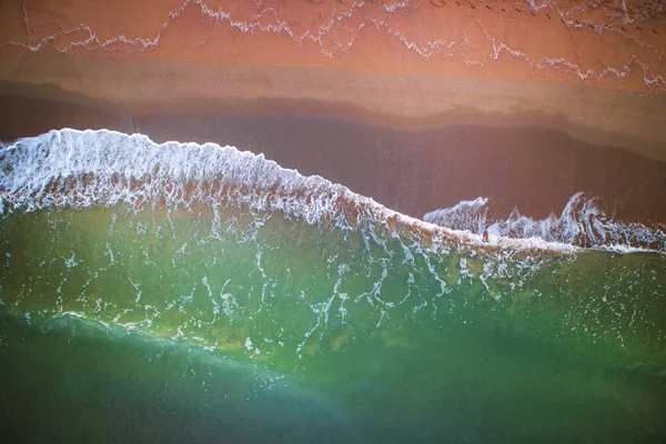 Top View Sea Waves Sandy Beach — Free Stock Photo