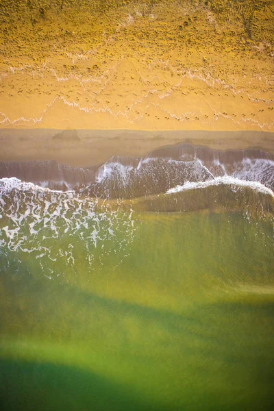 Top View Sea Waves Sandy Beach — Free Stock Photo