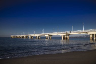 Marina di Massa Tuscany Ital beyaz iskeleye bakış