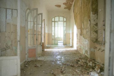 Tam terk eski phychiatric hastanede kalıntıları