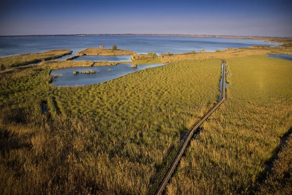 トスカーナ州ヴィアレッジョ近く沼沢地の航空写真 — ストック写真