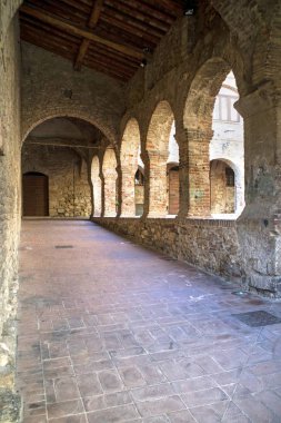Chiostro di Suvereto Toscana ibadet yeri iç görünüm