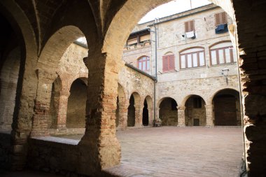 Chiostro di Suvereto Toscana ibadet yeri iç görünüm