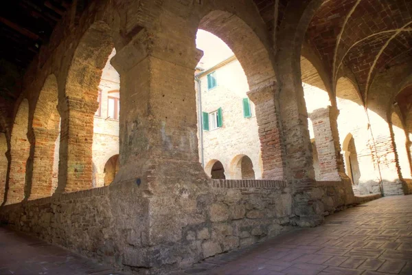 Widok Wnętrza Komputera Miejsca Kultu Chiostro Suvereto Toscana — Zdjęcie stockowe