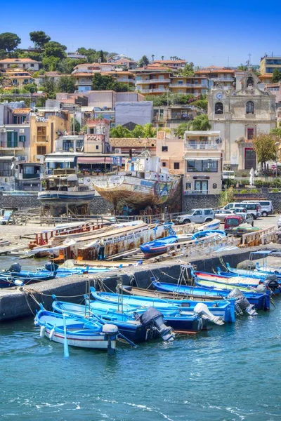 Widok Latem Portów Aci Trezza Włochy Sycylia — Zdjęcie stockowe