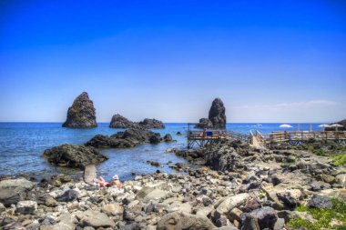 Aci Trezza Sicilya İtalya stilts üzerinde plajlar